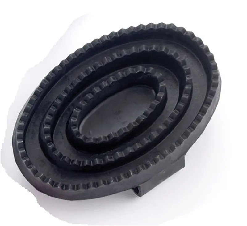 Lincoln Rubber Curry Comb in Black